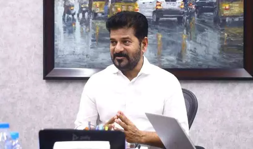 Revanth Reddy ने बाढ़ प्रभावित जिलों के हवाई सर्वेक्षण के दौरान कालेश्वरम परियोजना की आलोचना की Revanth Reddy ने बाढ़ प्रभावित जिलों के हवाई सर्वेक्षण के दौरान कालेश्वरम परियोजना की आलोचना की