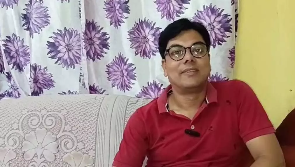 Indranil को राष्ट्रीय शिक्षक पुरस्कार मिलने पर उनकी माँ की आँखों में खुशी के आँसू आ गए Indranil को राष्ट्रीय शिक्षक पुरस्कार मिलने पर उनकी माँ की आँखों में खुशी के आँसू आ गए