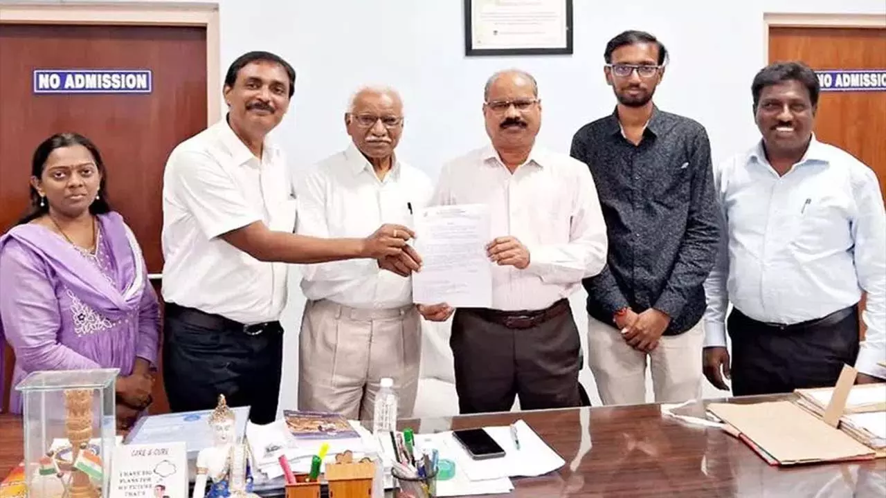 सेंट पीटर इंस्टीट्यूट ऑफ फार्मास्यूटिकल साइंसेज को UGC ने दिया स्वायत्त दर्जा सेंट पीटर इंस्टीट्यूट ऑफ फार्मास्यूटिकल साइंसेज को UGC ने दिया स्वायत्त दर्जा