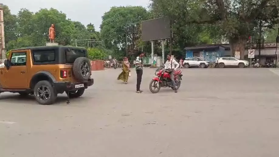 CG BREAKING: पत्रकार पर हमले की कोशिश, लापरवाह वाहन चालक ने दी जान से मारने की धमकी CG BREAKING: पत्रकार पर हमले की कोशिश, लापरवाह वाहन चालक ने दी जान से मारने की धमकी