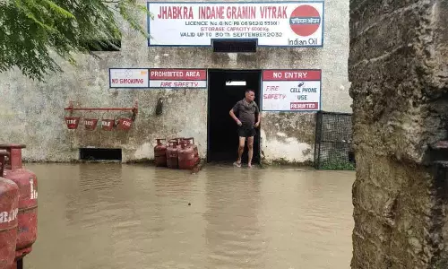 punjab:गैस एजेंसी में घुसा बाढ़ का पानी, मची हाहाकार punjab:गैस एजेंसी में घुसा बाढ़ का पानी, मची हाहाकार