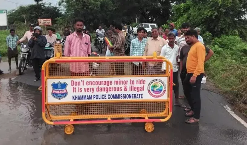 Telangana : भारी बारिश के कारण खम्मम के कई गांवों में यातायात बाधित Telangana : भारी बारिश के कारण खम्मम के कई गांवों में यातायात बाधित