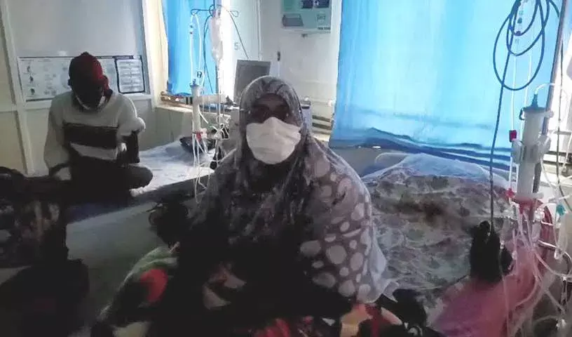 विकाराबाद सरकारी Hospital में बिजली गुल होने से डायलिसिस के मरीज परेशान विकाराबाद सरकारी Hospital में बिजली गुल होने से डायलिसिस के मरीज परेशान
