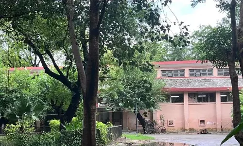 दिल्ली चिड़ियाघर में लगभग 1,300 जानवरों के लिए केवल 2 डॉक्टर