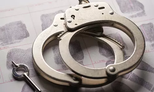 Indore : दो लोगों पर हमला करने के आरोप में कुख्यात अपराधी के बेटे गिरफ्तार Indore : दो लोगों पर हमला करने के आरोप में कुख्यात अपराधी के बेटे गिरफ्तार
