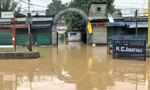 Anantnag में बादल फटने से दो लोगों की मौत, पुल बहे, कई शहर जलमग्न