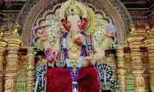 Ganesh Chaturthi 2025:  घर बैठे करें लालबागचा राजा के ऑनलाइन दर्शन
