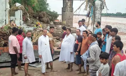 रमन भल्ला ने जम्मू और आरएस पुरा के बाढ़ प्रभावित इलाकों का दौरा किया