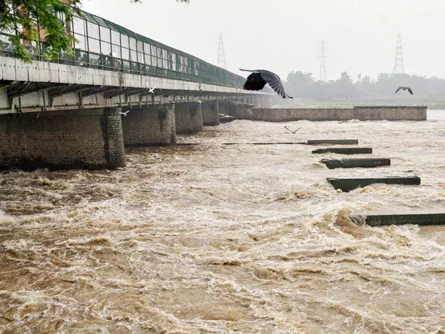 New Delhi: यमुना का बढ़ता जलस्तर बना चिंता का कारण