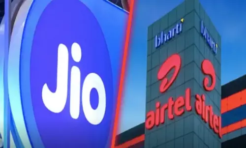 Jio, एयरटेल ने जम्मू-कश्मीर में ग्राहकों के लिए राहत उपाय शुरू किए Jio, एयरटेल ने जम्मू-कश्मीर में ग्राहकों के लिए राहत उपाय शुरू किए
