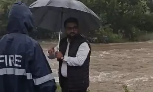 लगातार बारिश; स्कूलों और कॉलेजों में छुट्टी लगातार बारिश; स्कूलों और कॉलेजों में छुट्टी