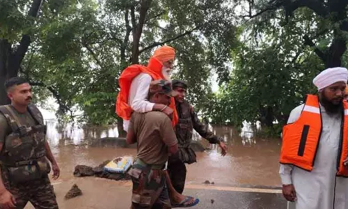 Amritsar बाढ़ संकट, रामदास-अजनाला क्षेत्र में 40 गांव जलमग्न, सेना ने बचाव अभियान चलाया
