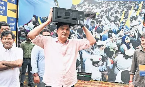 ED raids: AAP ने गड़बड़ी का आरोप लगाया, कहा ‘मनगढ़ंत राजनीतिक कार्रवाई’ ED raids: AAP ने गड़बड़ी का आरोप लगाया, कहा ‘मनगढ़ंत राजनीतिक कार्रवाई’