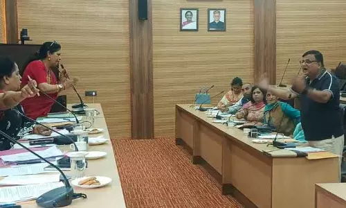 Solan MC की बैठक में जनता के मुद्दे दरकिनार, राजनीतिक घमासान Solan MC की बैठक में जनता के मुद्दे दरकिनार, राजनीतिक घमासान
