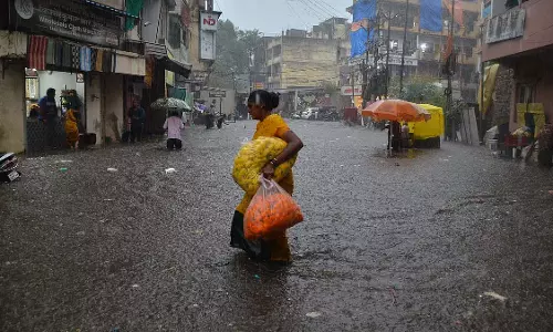 लातूर में चोबाली नदी के उफान से बाढ़, वैगांव पाटी से गदेवाडी मार्ग बंद; भारी बारिश की आशंका लातूर में चोबाली नदी के उफान से बाढ़, वैगांव पाटी से गदेवाडी मार्ग बंद; भारी बारिश की आशंका