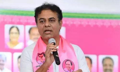 KTR ने बाढ़ की तैयारियों में कमी को लेकर कांग्रेस सरकार की आलोचना की KTR ने बाढ़ की तैयारियों में कमी को लेकर कांग्रेस सरकार की आलोचना की