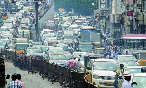 बारिश से नागपुर हाईवे क्षतिग्रस्त, Cyberabad पुलिस ने यातायात परिवर्तन की घोषणा की