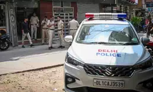 Delhi: कर्ज विवाद में थप्पड़ से व्यक्ति की मौत, दो भाई गिरफ्तार Delhi: कर्ज विवाद में थप्पड़ से व्यक्ति की मौत, दो भाई गिरफ्तार