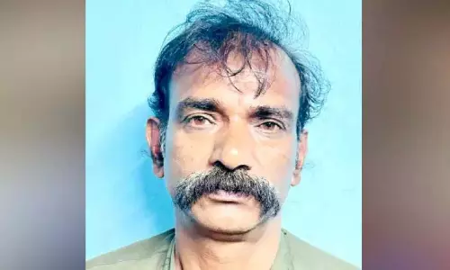 Kerala : एक किलो गांजा के साथ गिरफ्तार Kerala : एक किलो गांजा के साथ गिरफ्तार
