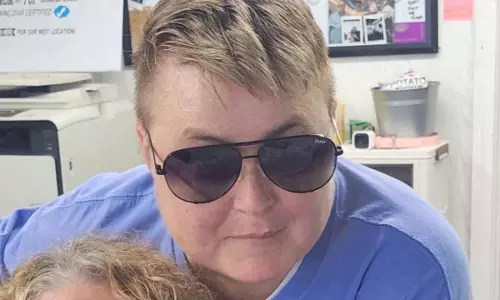 1000-एलबी सिस्टर्स स्टार्स की चचेरी बहन, 37 वर्षीय Katie Slaton का निधन