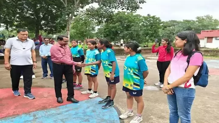 Dhar: बास्केटबॉल प्रतियोगिता की शुरुआत, खिलाड़ियों में उत्साह