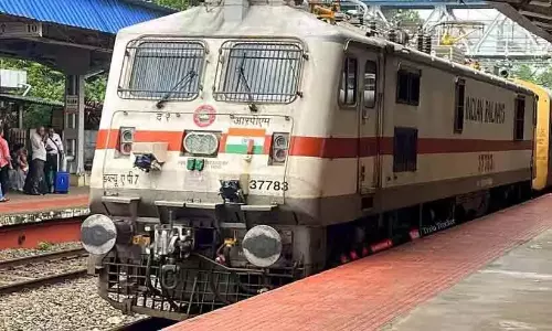 Kerala : जन शताब्दी ट्रेन की चपेट में आने से महिला की मौत