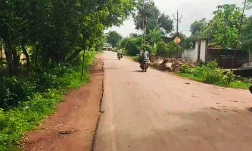 प्रधानमंत्री सड़क बनने से मिली राहत, ग्रामीणों और किसानों का आना-जाना हुआ आसान प्रधानमंत्री सड़क बनने से मिली राहत, ग्रामीणों और किसानों का आना-जाना हुआ आसान