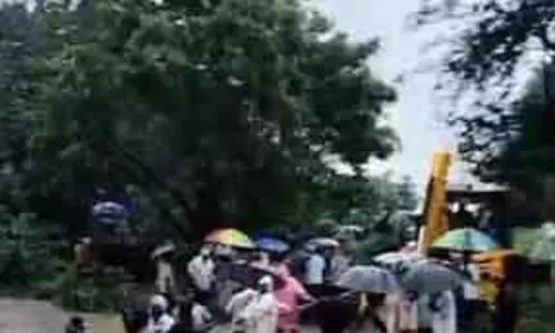 Medak में अंतिम संस्कार के लिए ग्रामीणों ने जान जोखिम में डाली