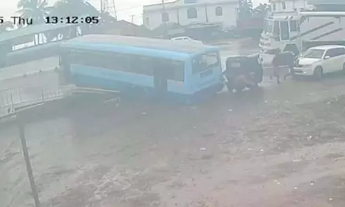 KSRTC बस और ऑटो में टक्कर; भीषण हादसे में एक बच्चे समेत छह की मौत