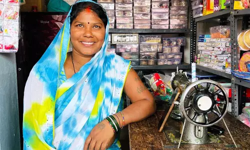 महतारी वंदन योजना से सरोज बनी आत्मनिर्भर, इस वर्ष तीज का पर्व बना खास महतारी वंदन योजना से सरोज बनी आत्मनिर्भर, इस वर्ष तीज का पर्व बना खास