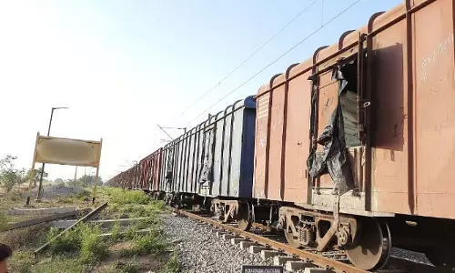 मालगाड़ी का इंजन फेल होने से ठाणे और अंबिवली के बीच सेंट्रल लाइन पर अस्थायी देरी मालगाड़ी का इंजन फेल होने से ठाणे और अंबिवली के बीच सेंट्रल लाइन पर अस्थायी देरी