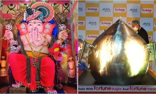 Mumbai Ganeshotsav 2025: गिरगांवचा राजा को चढ़ाया गया 800 किलो का विशाल मोदक Mumbai Ganeshotsav 2025: गिरगांवचा राजा को चढ़ाया गया 800 किलो का विशाल मोदक