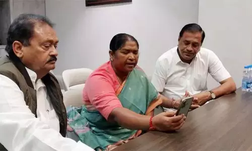 बारिश पूरी तरह रुकने तक राहत प्रयास जारी रहने चाहिए: Minister Seethakka बारिश पूरी तरह रुकने तक राहत प्रयास जारी रहने चाहिए: Minister Seethakka