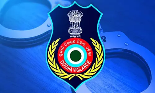 रिश्वतखोरी के आरोप में गिरफ्तारी के बाद, ओडिशा वित्त सेवा अधिकारी सतर्कता विभाग के शिकंजे में
