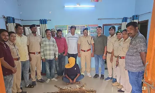 Odisha के नुआपाड़ा में तेंदुए की खाल के साथ एक व्यक्ति गिरफ्तार Odisha के नुआपाड़ा में तेंदुए की खाल के साथ एक व्यक्ति गिरफ्तार
