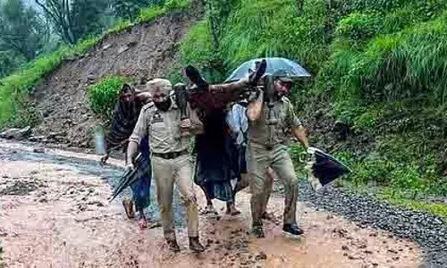 Jammu: भारी बारिश के बाद वैष्णो देवी मार्ग पर भूस्खलन, 35 शव बरामद
