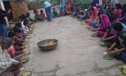 Jammu: भंडारा आयोजन में जुटे ग्रामीण और श्रद्धालु