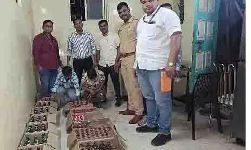 Pune: गणेश चतुर्थी पर शराब बिक्री, दो गिरफ्तार नंदू नाइक पर केस दर्ज Pune: गणेश चतुर्थी पर शराब बिक्री, दो गिरफ्तार नंदू नाइक पर केस दर्ज