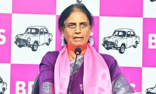 Sabita Indra Reddy ने तेलंगाना में यूरिया की कमी के लिए केंद्र और राज्य को जिम्मेदार ठहराया