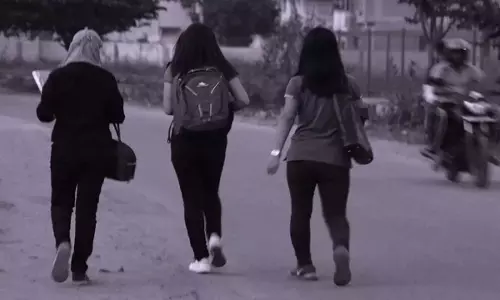 India   में लगभग आधी शहरी महिलाएँ सार्वजनिक स्थानों पर  महसूस करती हैं असुरक्षित