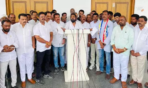 राज्य भर में बंद पड़ी दुकानों को तुरंत खोला जाए: Srinivas Goud राज्य भर में बंद पड़ी दुकानों को तुरंत खोला जाए: Srinivas Goud