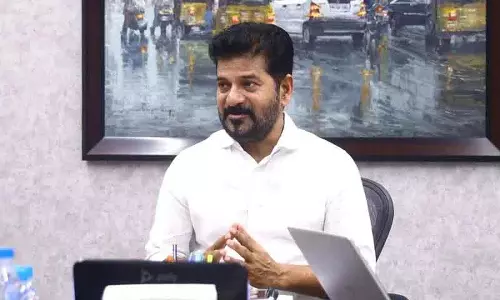 Revanth Reddy ने बाढ़ प्रभावित जिलों के हवाई सर्वेक्षण के दौरान कालेश्वरम परियोजना की आलोचना की