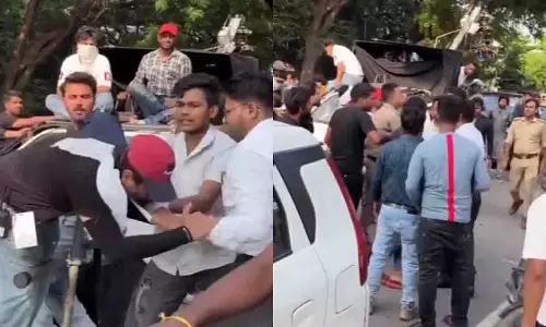 Ayushman Khurana की फिल्म की शूटिंग में हंगामा, पुलिस ने संभाला मामला Ayushman Khurana की फिल्म की शूटिंग में हंगामा, पुलिस ने संभाला मामला