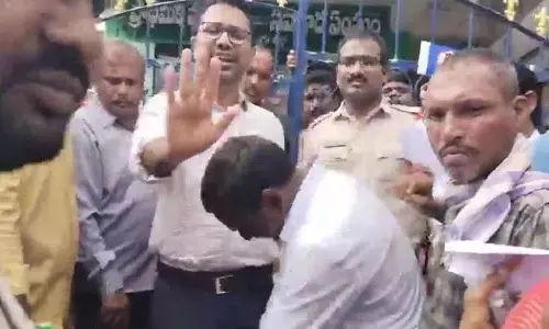 किसान ने कलेक्टर से खाद उपलब्ध कराने की गुहार लगाई