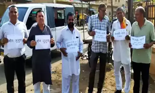 Jaisalmer: मुकदमा वापसी की मांग पर विरोध प्रदर्शन Jaisalmer: मुकदमा वापसी की मांग पर विरोध प्रदर्शन