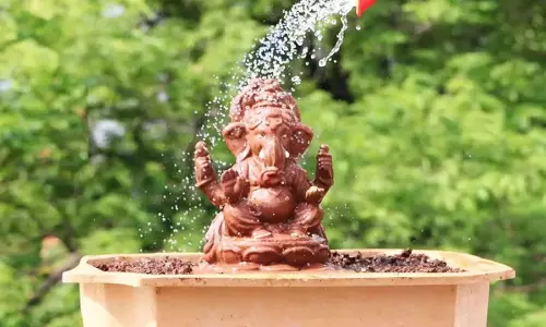 पर्यावरण-अनुकूल गणपति विसर्जन 2025: विसर्जन के बाद कैसे प्रकृति में लौटती हैं हरित मूर्तियाँ