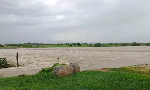 तेलंगाना में भारी बारिश से जनजीवन अस्त-व्यस्त, कई लोगों की मौत और बाढ़ से नुकसान तेलंगाना में भारी बारिश से जनजीवन अस्त-व्यस्त, कई लोगों की मौत और बाढ़ से नुकसान
