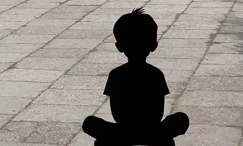 रात में सोता हुआ बच्चा माँ के पास से गायब हो गया रात में सोता हुआ बच्चा माँ के पास से गायब हो गया