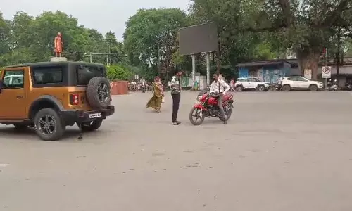 CG BREAKING: पत्रकार पर हमले की कोशिश, लापरवाह वाहन चालक ने दी जान से मारने की धमकी CG BREAKING: पत्रकार पर हमले की कोशिश, लापरवाह वाहन चालक ने दी जान से मारने की धमकी