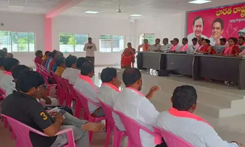 BRS नेताओं ने स्थानीय निकाय चुनाव की तैयारियों के लिए कार्यकर्ताओं को किया सक्रिय BRS नेताओं ने स्थानीय निकाय चुनाव की तैयारियों के लिए कार्यकर्ताओं को किया सक्रिय